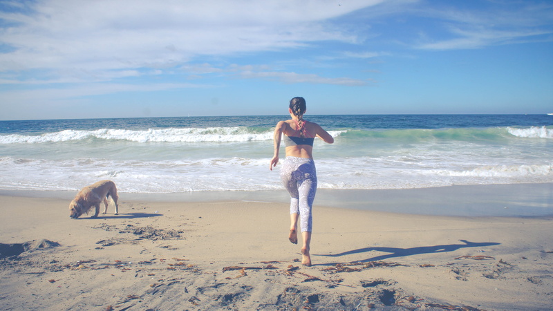 nature, fit, horizon, full length, summer, sky, lifestyles, beauty in nature, sea, motion, dog, beach, leisure activity, mammal, wafe, girl, water, golden retreiver