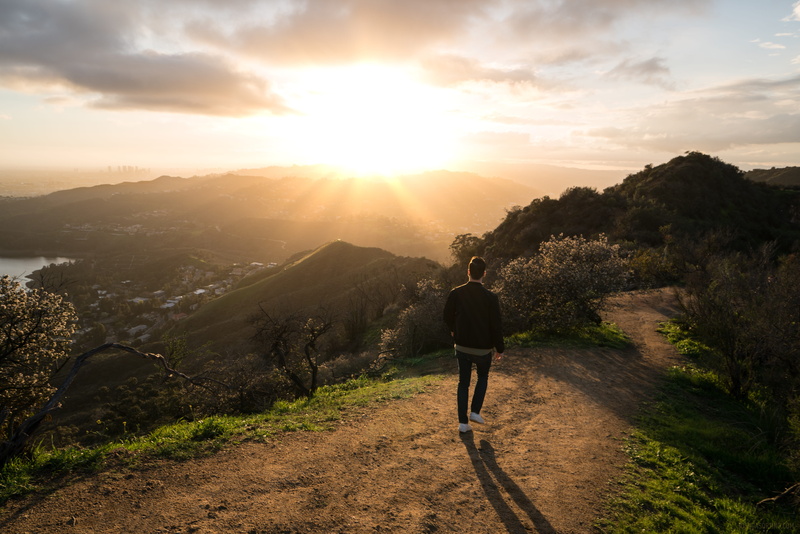 lifestyles, scenics - nature, non-urban scene, hollywood, clouds, full length, sun, tranquil scene, real people, united states, leisure activity
