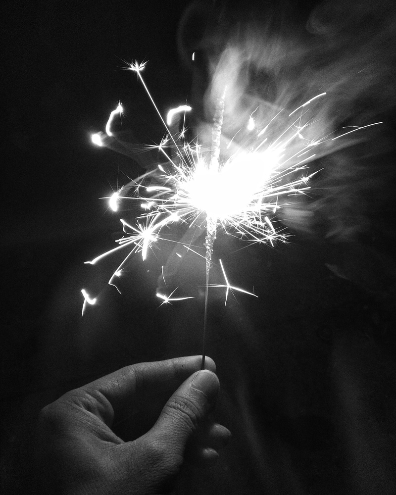 human hand, new year, firework, flash, motion, bright, firecracker, holding, celebrate, real people, photo, body part, glowing, celebration, close-up, light