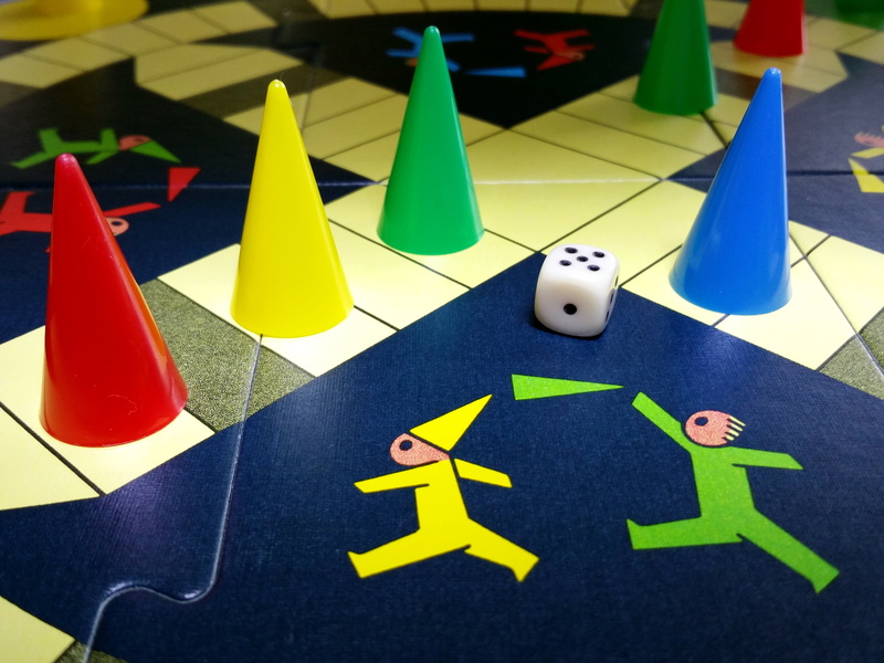 leisure activity, gesellschaftsspiel, multi colored, close-up, shape, catch the hat, communication, leisure games, no people, still life, indoors, representation