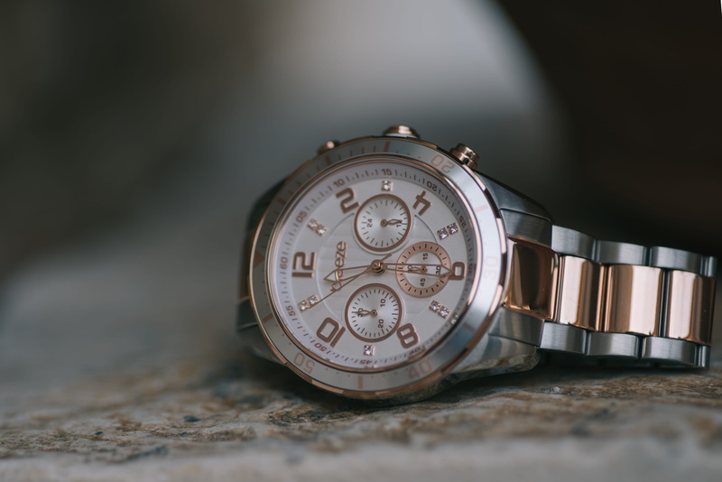 gauge, silver colored, high angle view, wristwatch, text, table, number, silver, luxury, round, time, watch, colored, building, personal accessory, jewellery