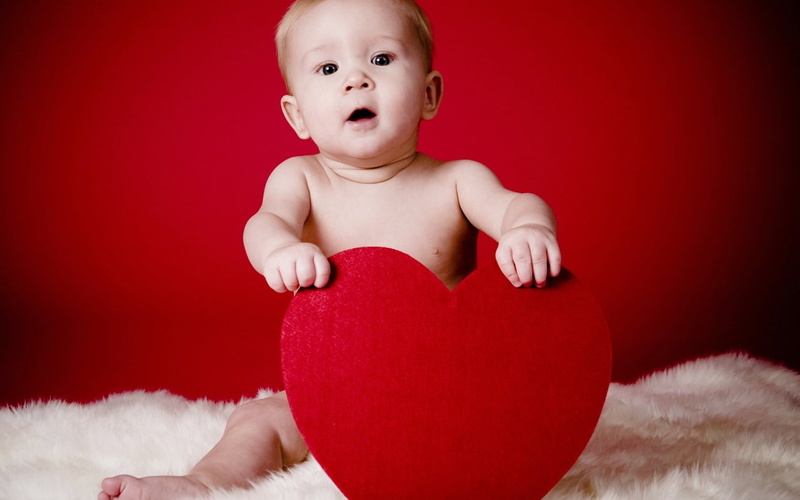 colored background, red, hold, young, indoors, cutout, innocence, emotion, heart, mouth open, beautiful, child, people, 720P, cute, holding, childhood