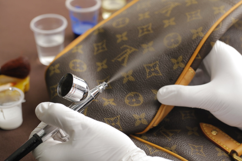 leather, hand, polishing, analyzing, science, injecting, occupation, doctor, protective workwear, surgical glove, medical supplies, people, expertise, human hand