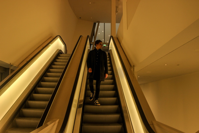 technology, 5K, minimalism, moving up, handrail, shoe, staircase, men, railing, street, indoors, convenience, steps and staircases, modern, silhouette