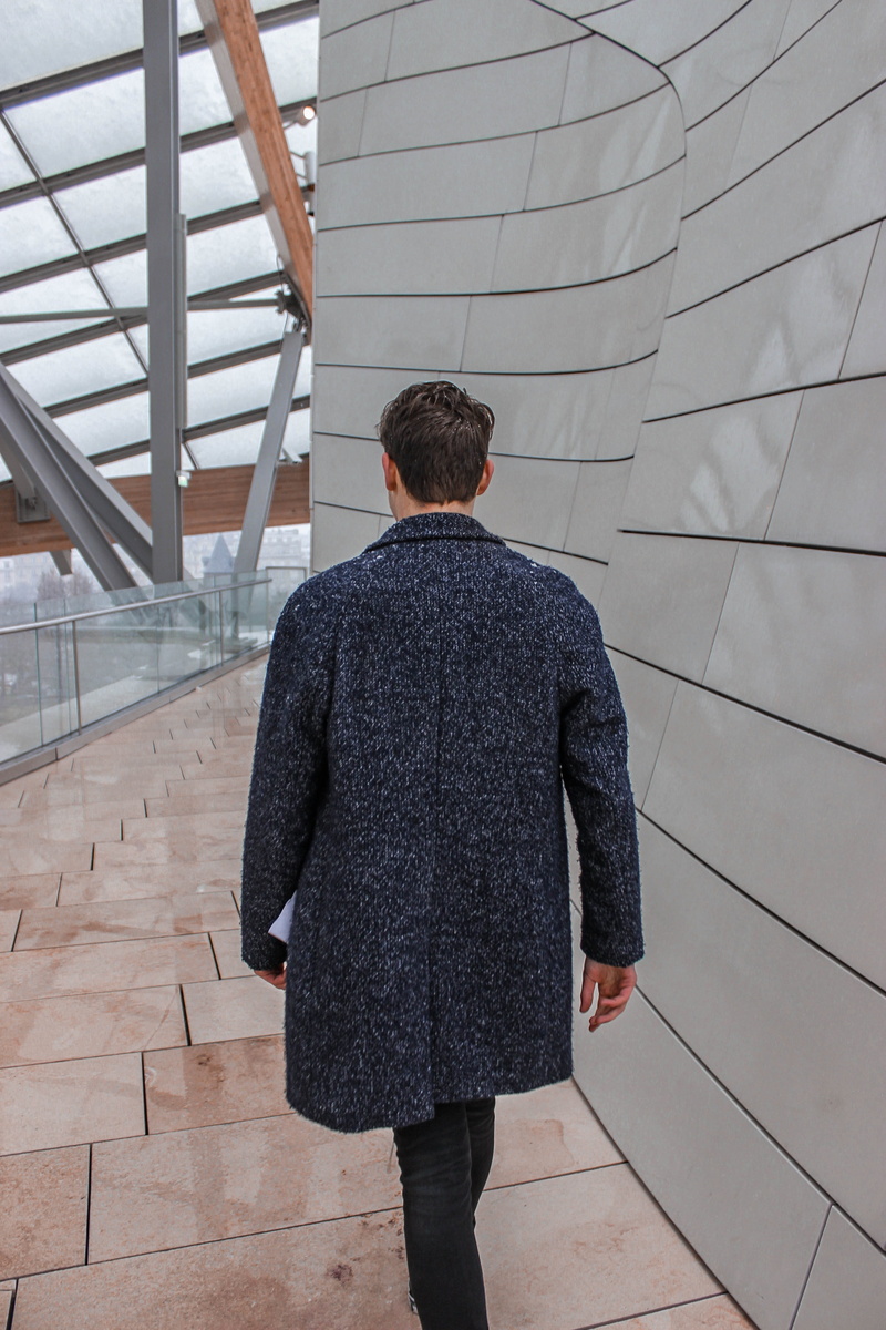 day, real people, built structure, pattern, foundation, overcoat, women, silhouette, full length, street, standing, woman, one person, travel, man, sleeve