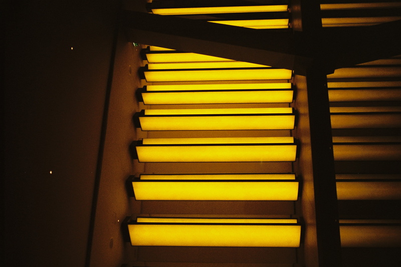arrangement, art, stack, pattern, lumière, 2K, shelf, illuminated, france, design, backgrounds, close-up, louisvuitton, architecte, in a row, large group of objects