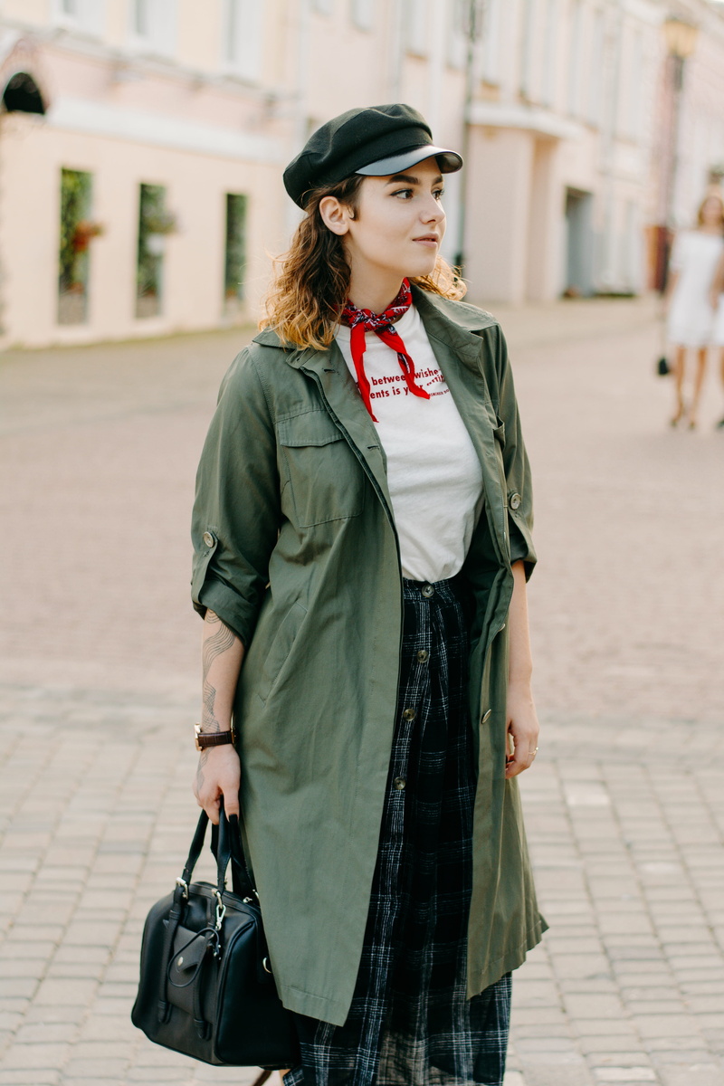 city, casual clothing, day, women, sun hat, footpath, atmospheric, long sleeve, trench coat, one person, person, lifestyles, young women, outdoors, standing