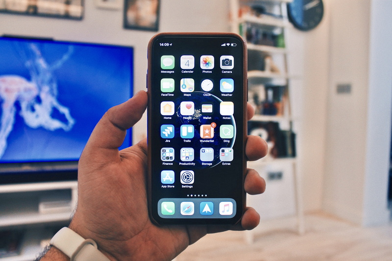 human body part, screen, technology, phone, tech, spain, mobile phones, madrid, innovation, iphone, mobile phone, deco, hand, phones, ios, white, indoors