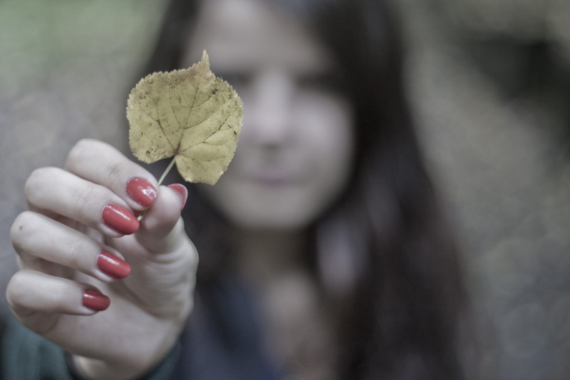 gray, caucasian Ethnicity, temptation, selective, food, frozen food, leaves, leaf, selective focus, human hand, green, human body part, food and drink