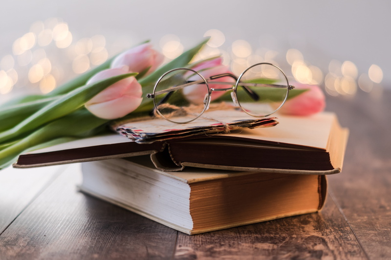 5K, publication, plant, colorful, bokeh, personal accessory, education, tulips, books, wood - material, still life, eyeglasses, freshness, light, flowers
