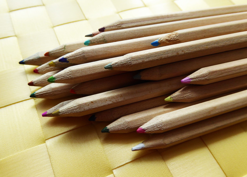 multi colored, large group of objects, table, high angle view, 4K, arrangement, pens, indoors, choice, art and craft, group of objects, writing instrument