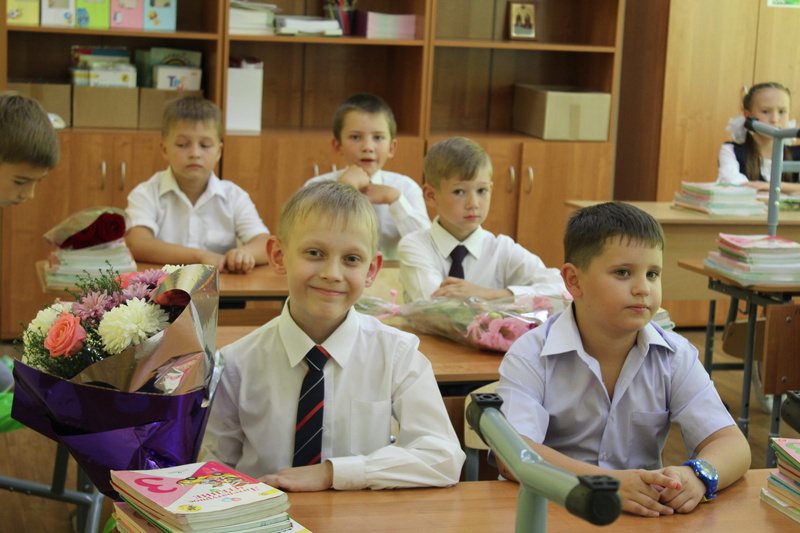 parta, student, joy, study, males, child, september, innocence, flowers, schoolboy, bouquet, indoors, portrait, class, baby, apprentice, females, men, girls