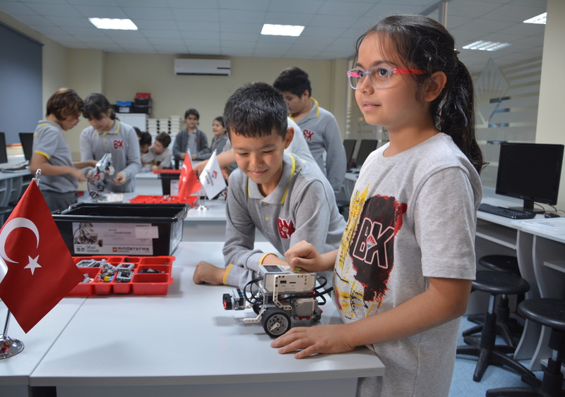 school, science, student, girls, standing, real people, men, 5K, males, child, coding, group of people, technology, boys, classroom, pre-adolescent child