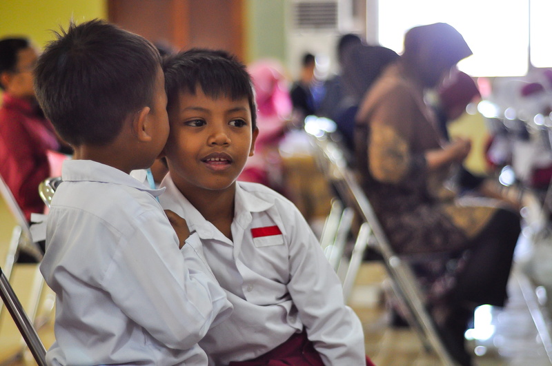 plain, females, pre-adolescent child, childhood, young children, face, portrait, headshot, elementary school, indonesian, kids, joy, group of people, education