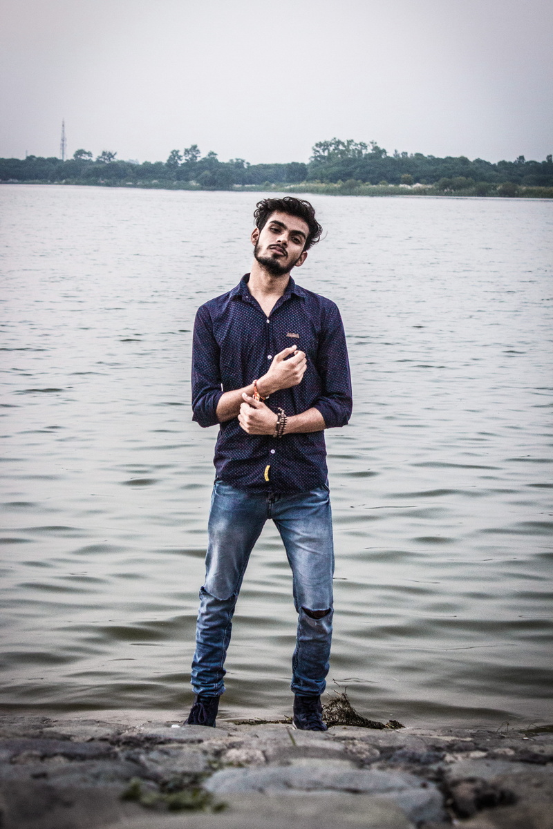 real people, 35mm, india, 00mm, young men, 85, sea, prime lens, 50mm, day, casual clothing, front view, leisure activity, chandigarh, canon 700d, 5K, full length