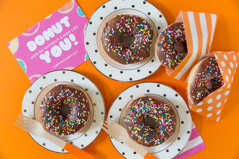 no people, baked, sweet food, still life, 1080P, freshness, indoors, unhealthy eating, indulgence, sprinkles, card, chocolate, multi colored, pink, Happy Mothers Day!