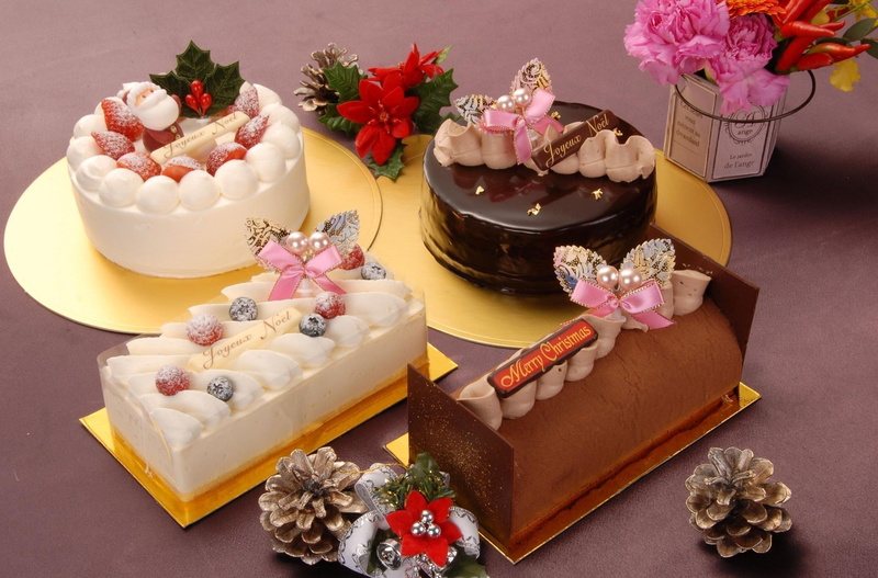 sweet food, temptation, luxury, treat, dessert, baked, cakes, covered, still life, bumps, no people, food and drink, icing, table, pearl jewelry, sweet