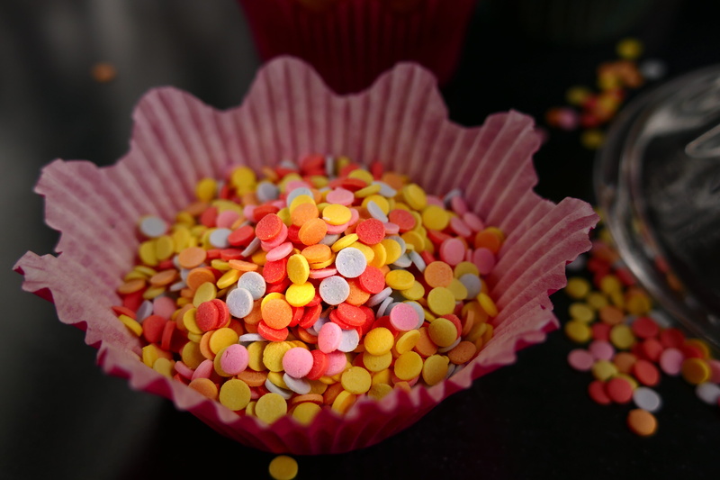 cupcakes, kuchendeko, bake, freshness, sweet, food and drink, candy, no people, heart shape, zukerguss, large group of objects, design, variation, food