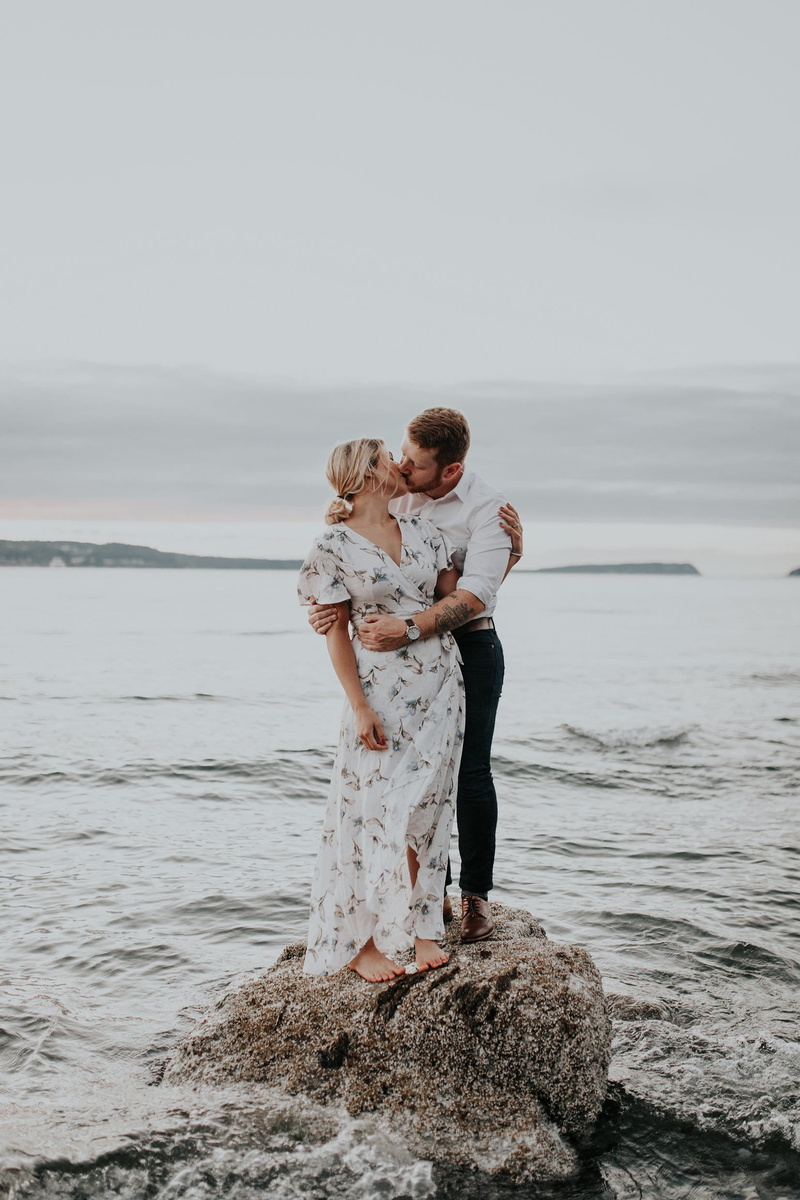 couple, positive emotion, water, watch, sky, beautiful, women, top, tattoo arm, two people, horizon, sea, hugging, full length, wedding, 1080P, holding hands