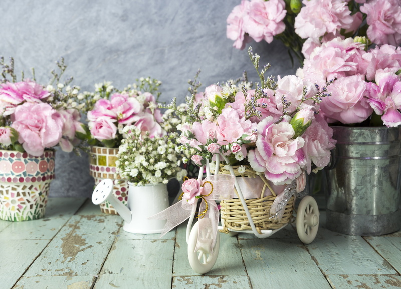 romantic, beautiful, 4K, petals, flowers, wood, bucket, pink, vintage