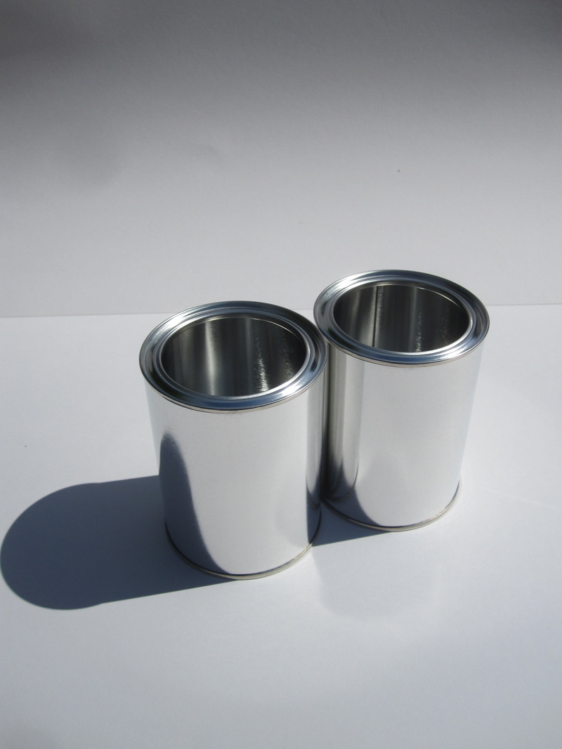 silver, high angle view, studio shot, image, white background, close-up, steel, cans, simplicity, sheet, positive emotion, white, reflection, gift, still life