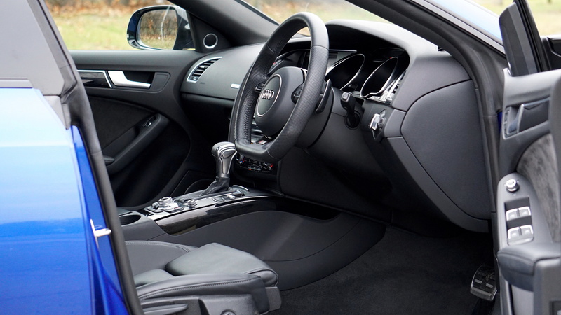 control panel, vehicle seat, selector, transport, style, a5, headlamp, no people, air vehicle, motor, technology, modern, 5K, sport, steering wheel, motor vehicle