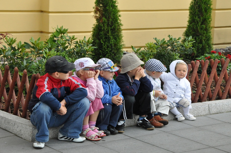 kids, casual, women, friendship, adult, leisure activity, youth, son, girl, 1080P, time, elementary, sitting, outdoors, men, boy, row, little, girls, sister