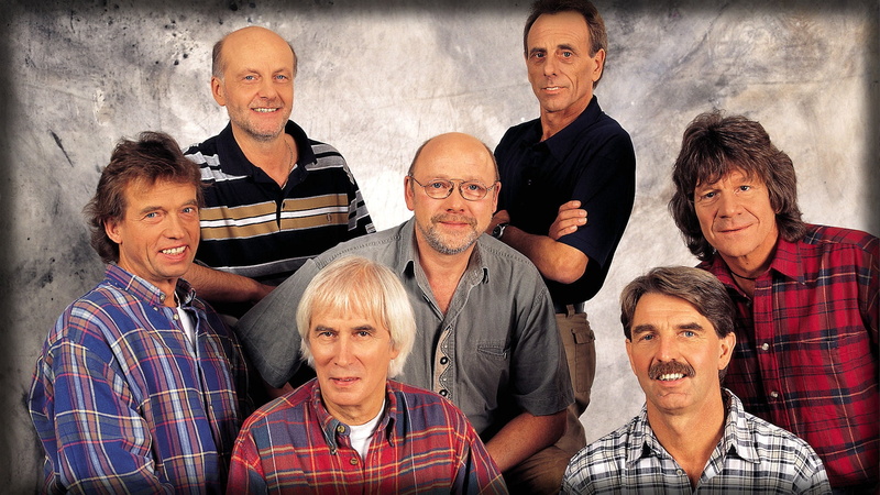 friendship, lifestyles, togetherness, portrait, shirts, cheerful, emotion, smiling, men, grandchild, adult, group, positive emotion, child, members, senior Men