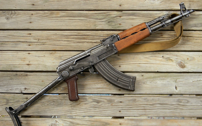 gun, machine gun, weapon, aggression, still life, safety, sign, Weapons, wood - material, security, no people, rifle, bullet, protection, ammunition, table