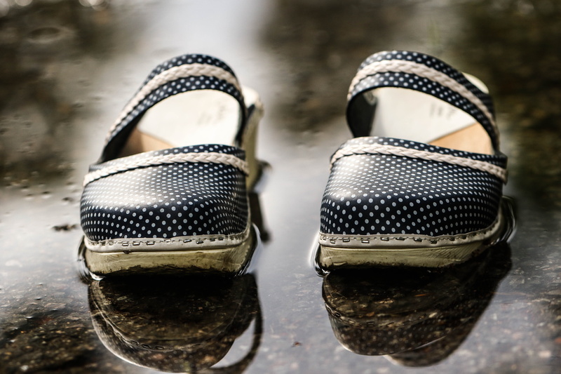 group of objects, clogs, shiny, simplicity, four objects, selective focus, pattern, footwear, reflection, table, no people, still life, indoors, metal
