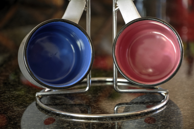 steel holder, still life, kitchen utensil, two objects, can, Pottery, day, close-up, shape, Mugs, Steel, outdoors, indoors, reflection, blue, red, no people
